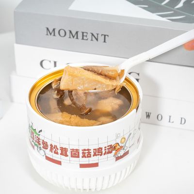 주문 생강과 야생 버섯과 함께 기능적인 치킨 수프 깨끗하고 편안하고 먹을 준비가 되었습니다 온라인 제조